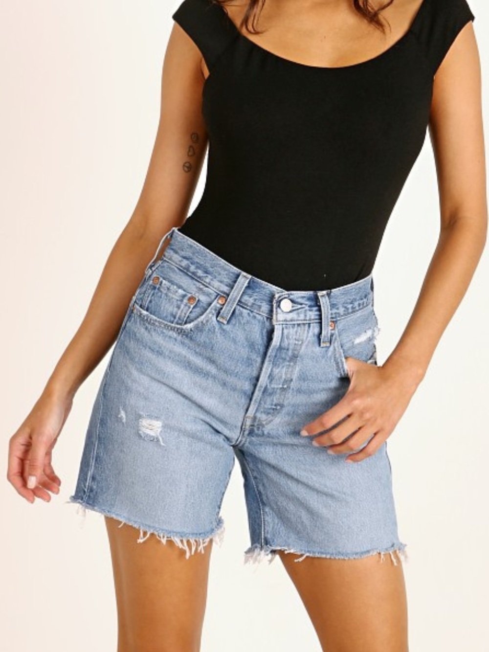 Levi’s 501 Mid Thigh Shorts | Light Wash | W31 | High Rise Distressed Denim